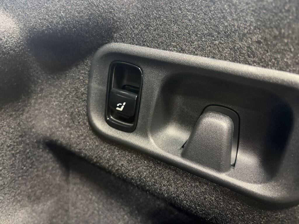 2025 MERCEDES-BENZ C-CLASS - Image 33