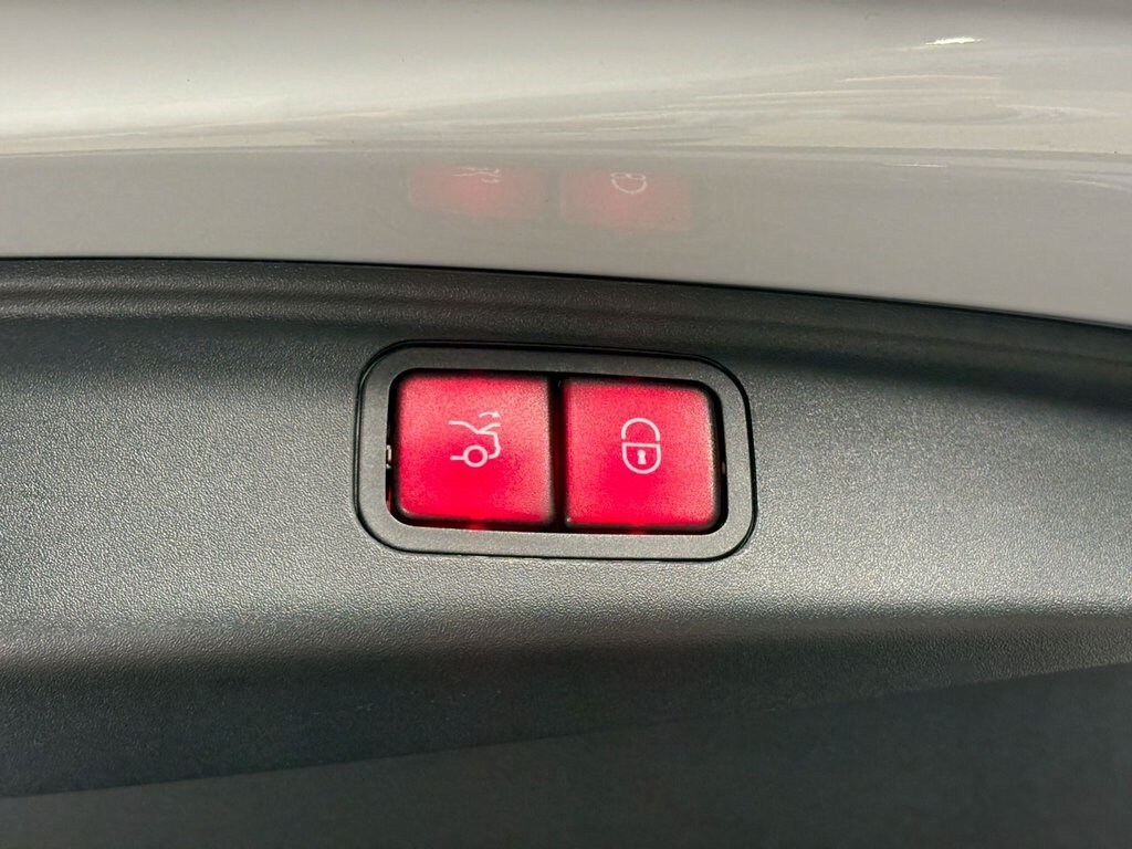 2025 MERCEDES-BENZ AMG GT - Image 33