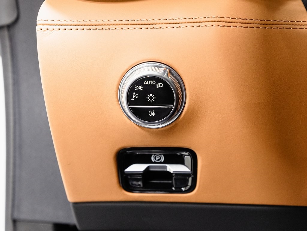 2025 MERCEDES-BENZ AMG GT - Image 10