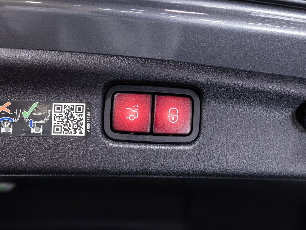 2025 MERCEDES-BENZ C-CLASS - Image 32