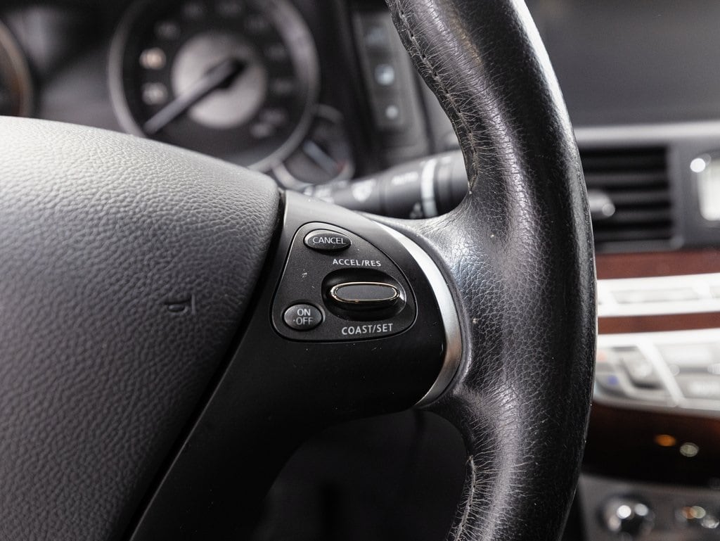 2016 INFINITI Q70L - Image 12