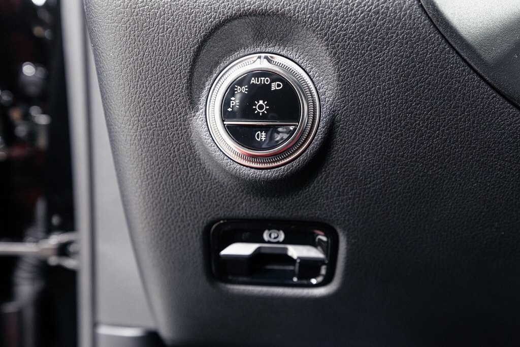 2025 MERCEDES-BENZ C-CLASS - Image 9