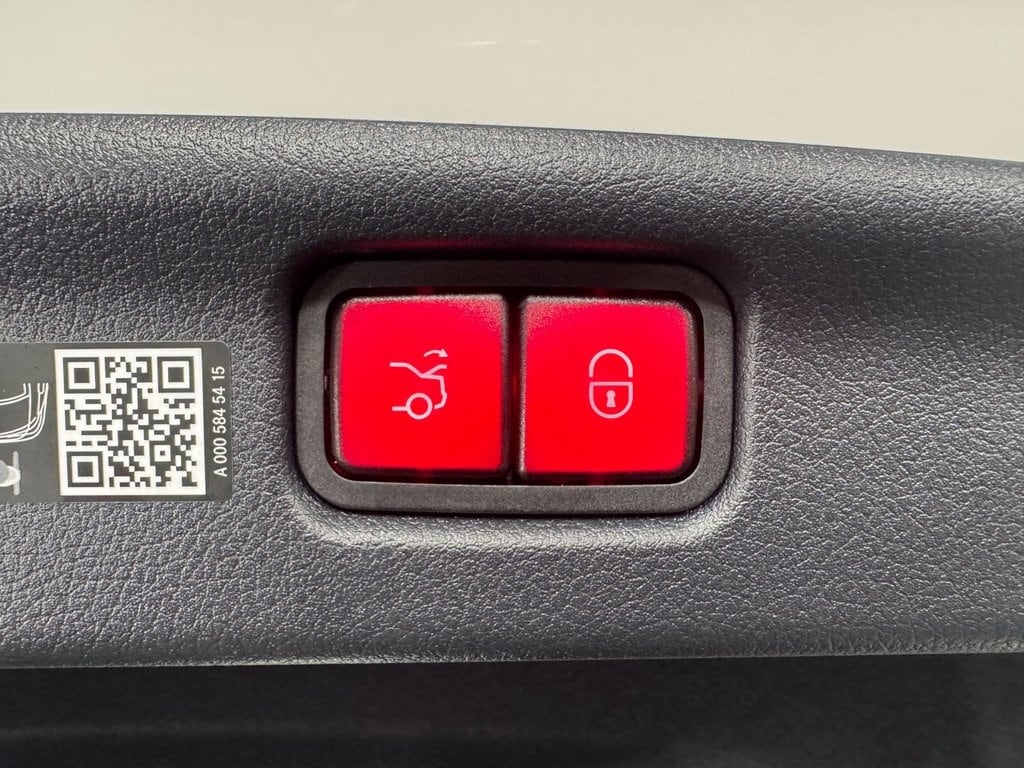 2025 MERCEDES-BENZ C-CLASS - Image 32