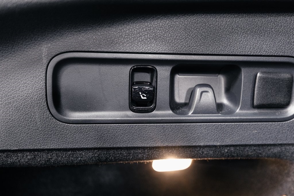 2025 MERCEDES-BENZ GLC-CLASS - Image 32