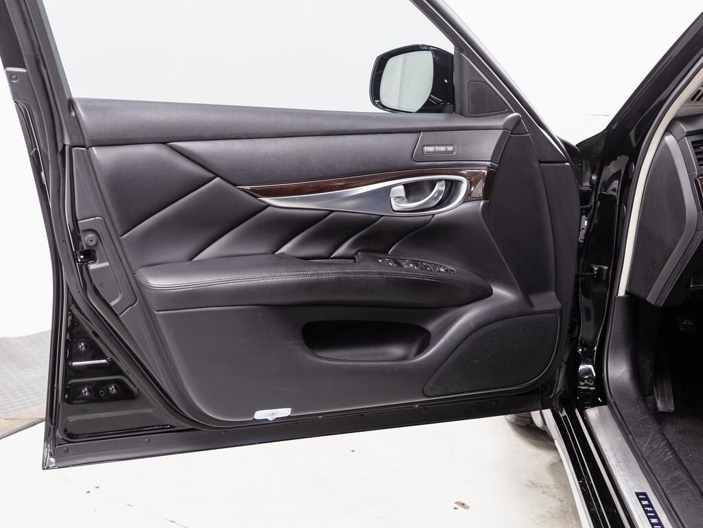 2016 INFINITI Q70L - Image 5