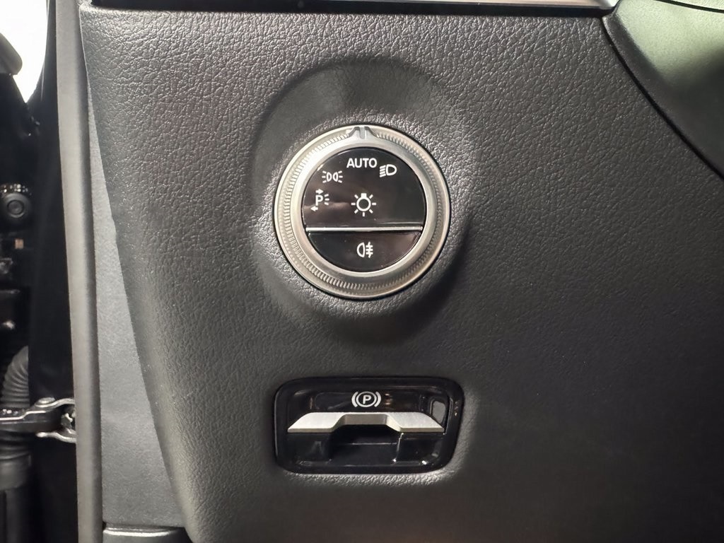 2025 MERCEDES-BENZ C-CLASS - Image 9