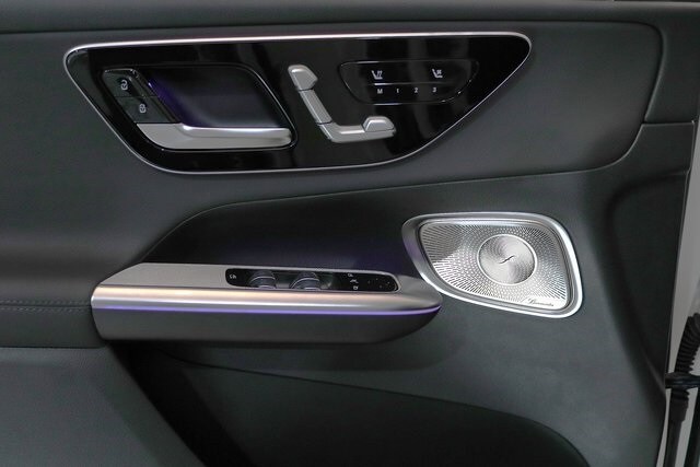 2025 Mercedes Benz GLC 300 4MATIC photo 3