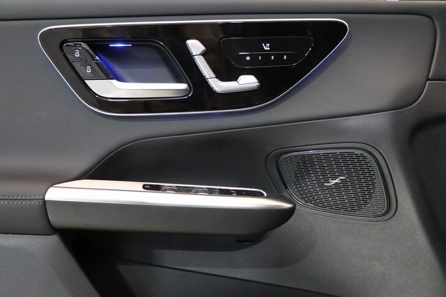 2025 Mercedes Benz GLC 300 4MATIC photo 2