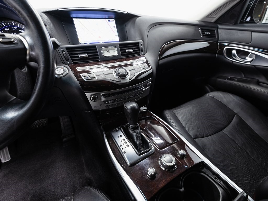 2016 INFINITI Q70L - Image 14