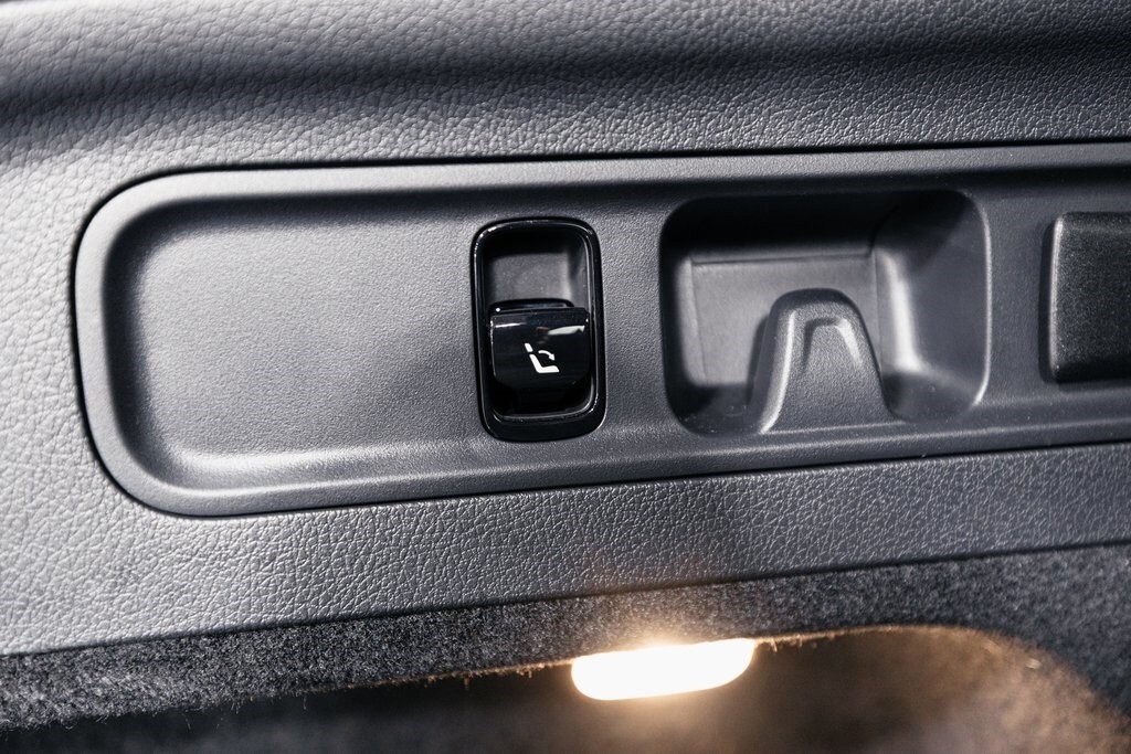 2025 MERCEDES-BENZ GLC-CLASS - Image 32