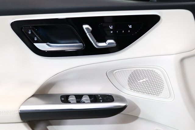 2025 Mercedes Benz C 300 4MATIC photo 3