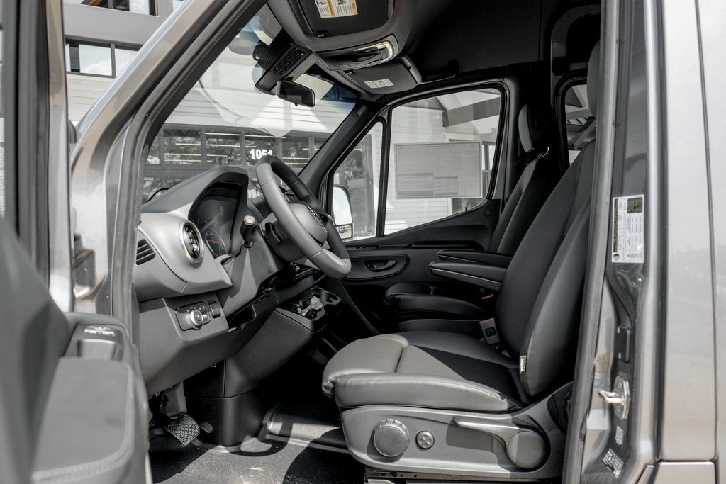 2025 MERCEDES-BENZ SPRINTER - Image 13