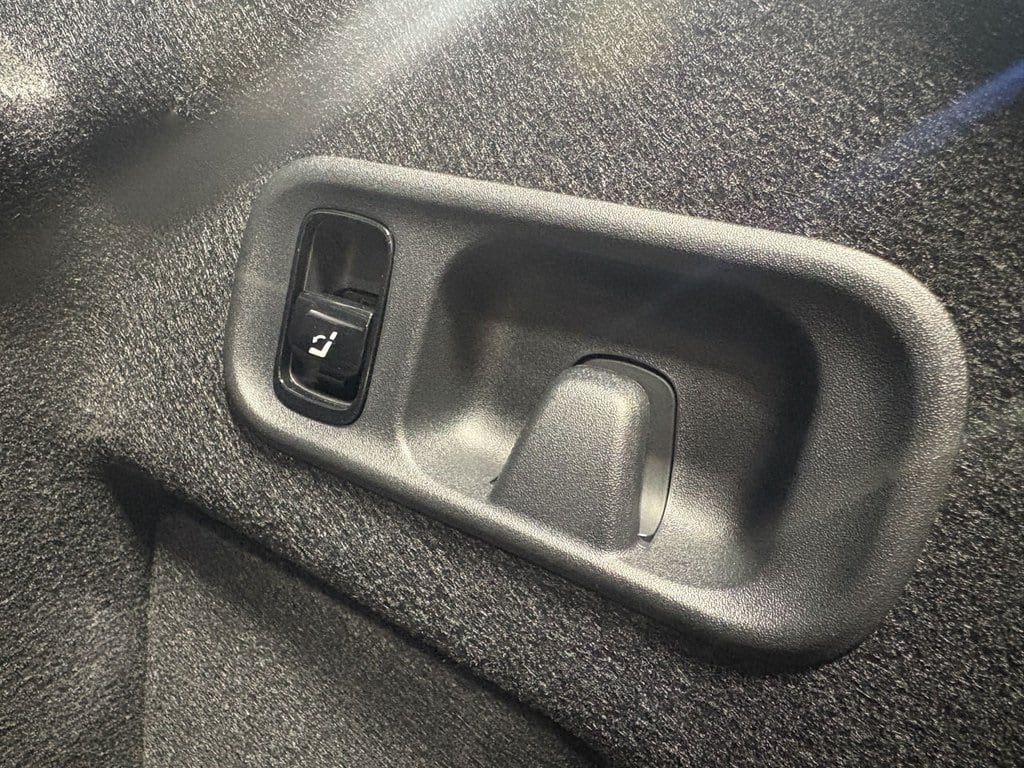 2025 MERCEDES-BENZ C-CLASS - Image 34