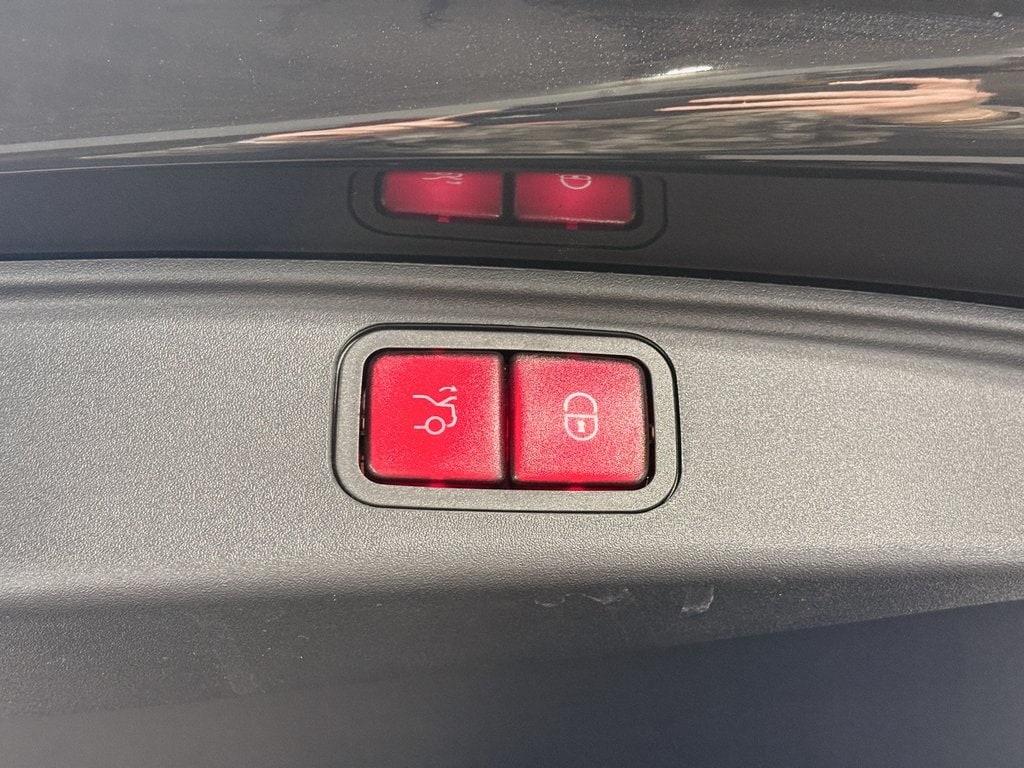 2025 MERCEDES-BENZ AMG GT - Image 32