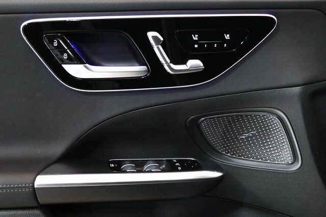 2025 Mercedes Benz C 300 4MATIC photo 3