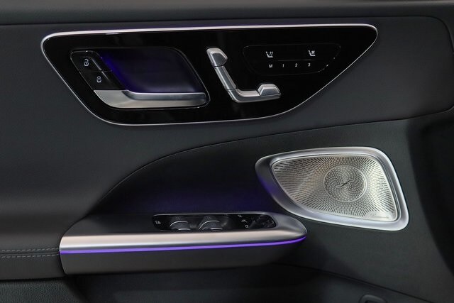 2025 Mercedes Benz C 300 4MATIC photo 3