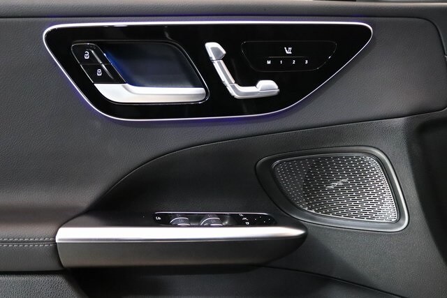 2025 Mercedes Benz C 300 4MATIC photo 3
