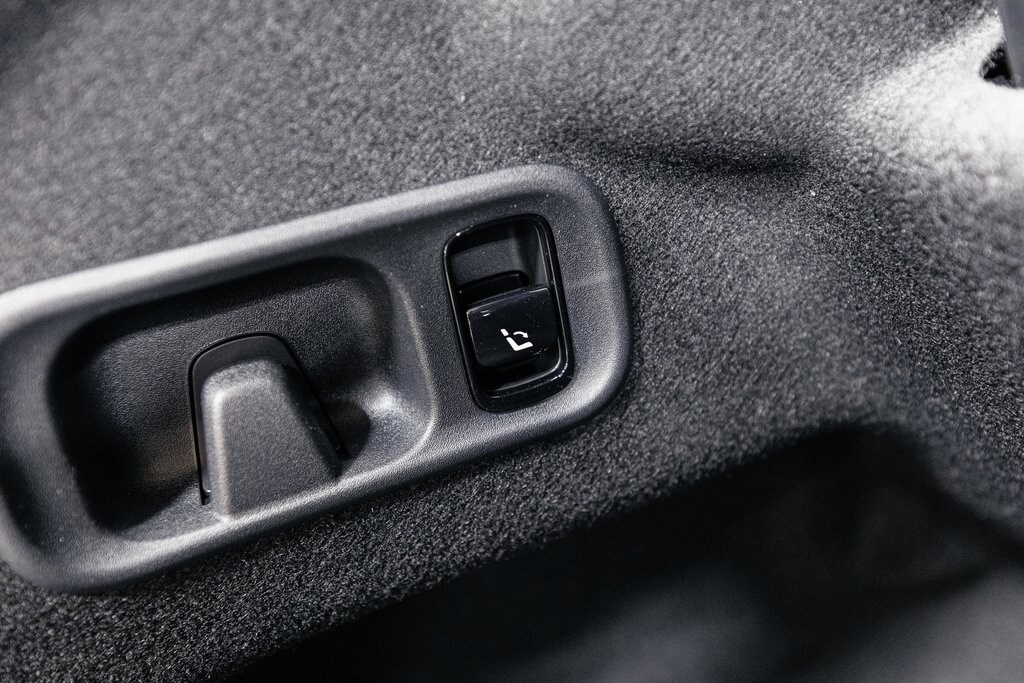 2025 MERCEDES-BENZ C-CLASS - Image 27