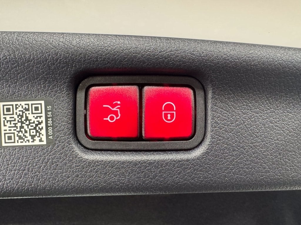 2025 MERCEDES-BENZ C-CLASS - Image 30