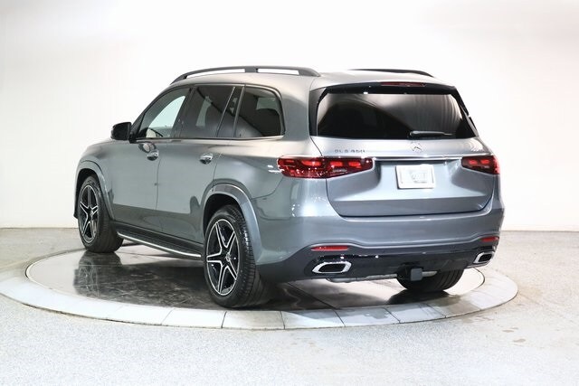 2025 Mercedes Benz GLS 450 4MATIC photo 2