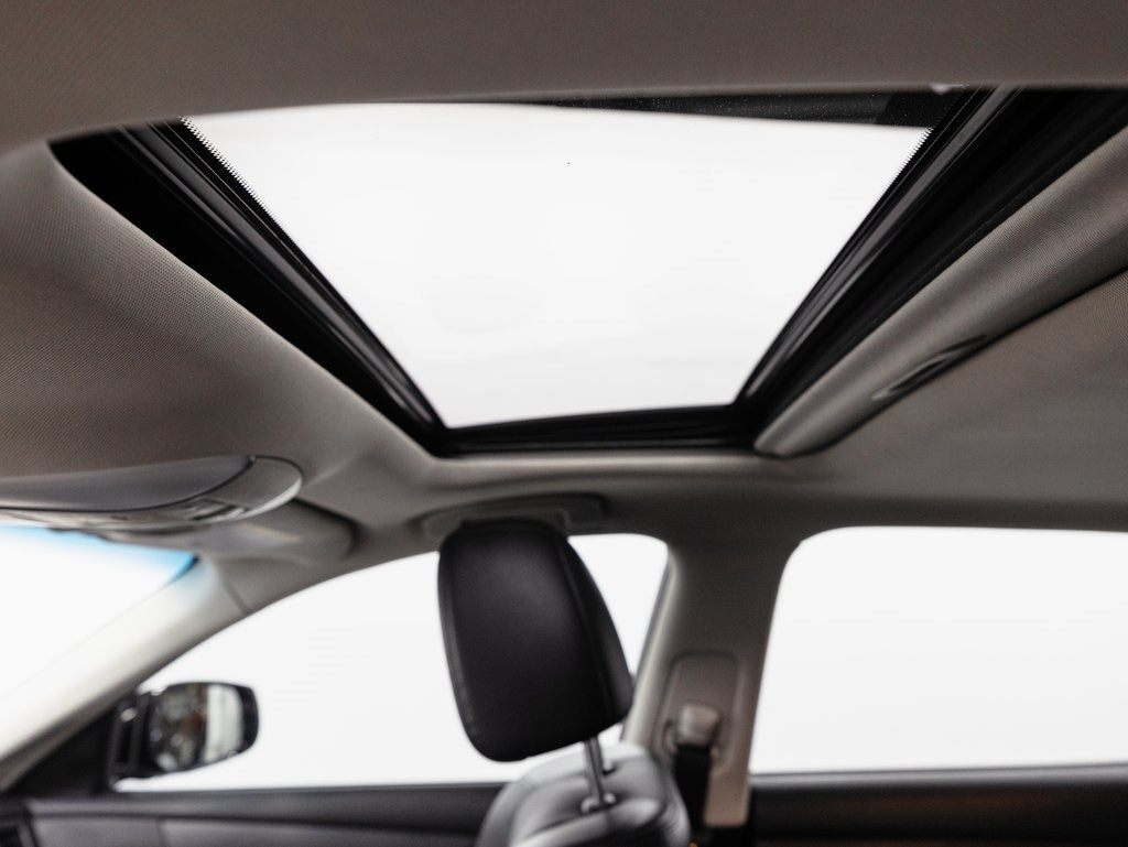 2016 INFINITI Q70L - Image 22