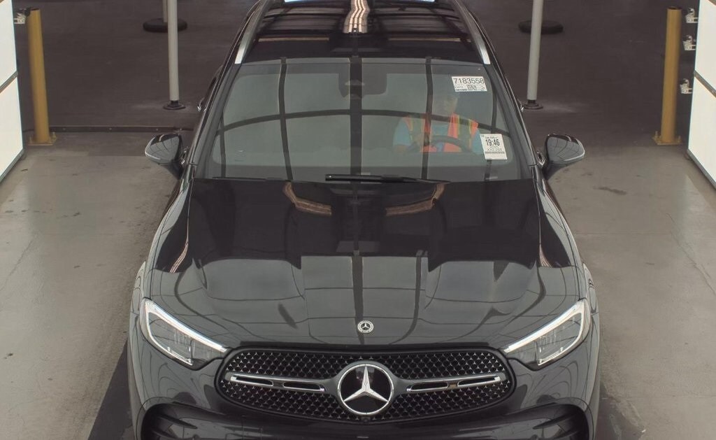 2025 Mercedes Benz GLC 350e 4MATIC photo 2