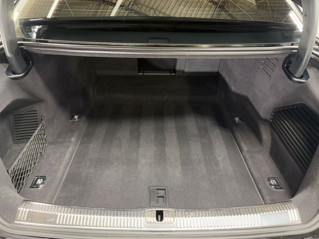 2021 AUDI S8 - Image 32