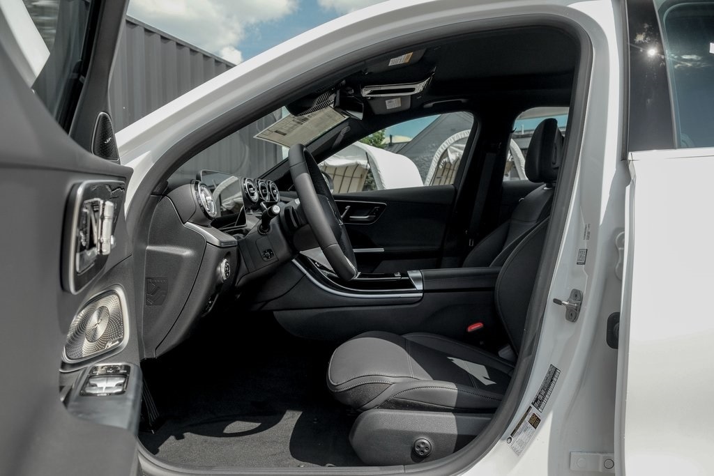 2025 MERCEDES-BENZ C-CLASS - Image 11