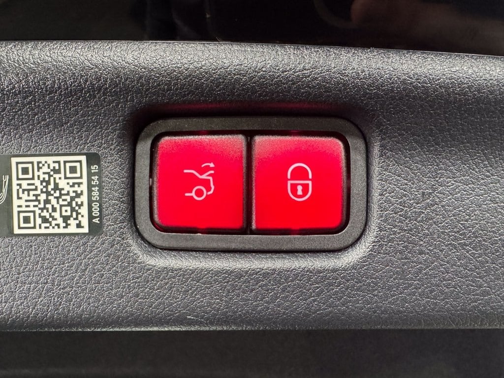 2025 MERCEDES-BENZ C-CLASS - Image 28