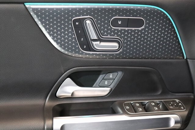 2025 Mercedes Benz GLB 250 4MATIC photo 3