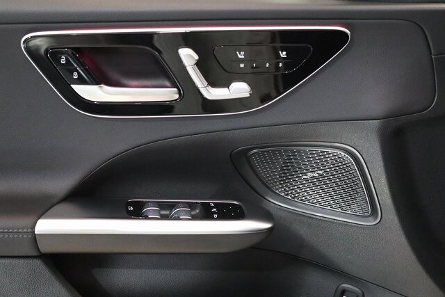 2025 Mercedes Benz C 300 4MATIC photo 3