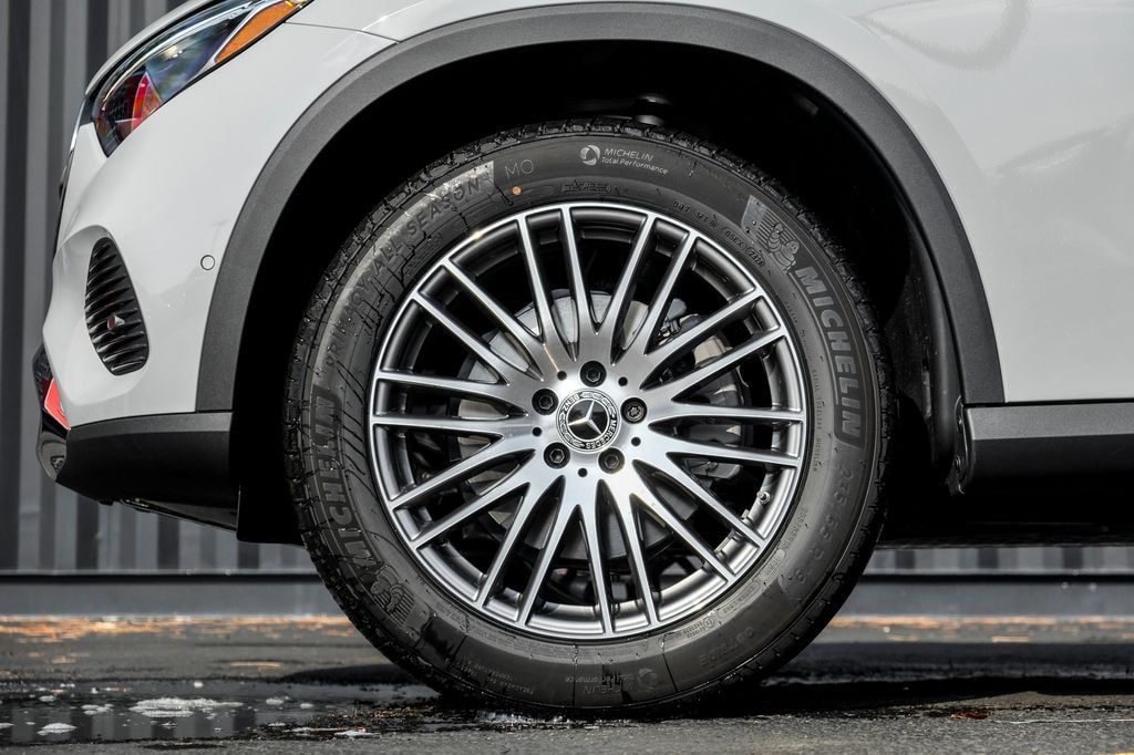 New 2027 Mercedes-Benz GLC 300 4MATIC SUV