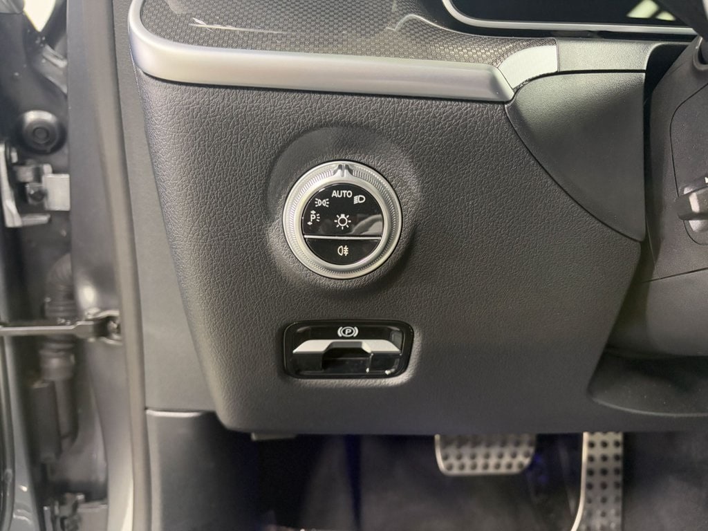 2025 MERCEDES-BENZ C-CLASS - Image 11