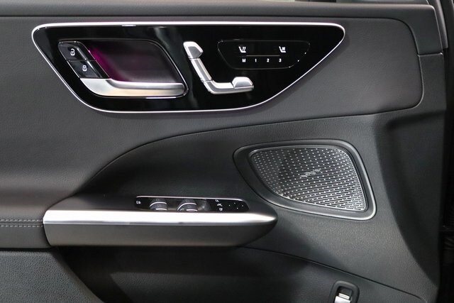 2025 Mercedes Benz C 300 4MATIC photo 3