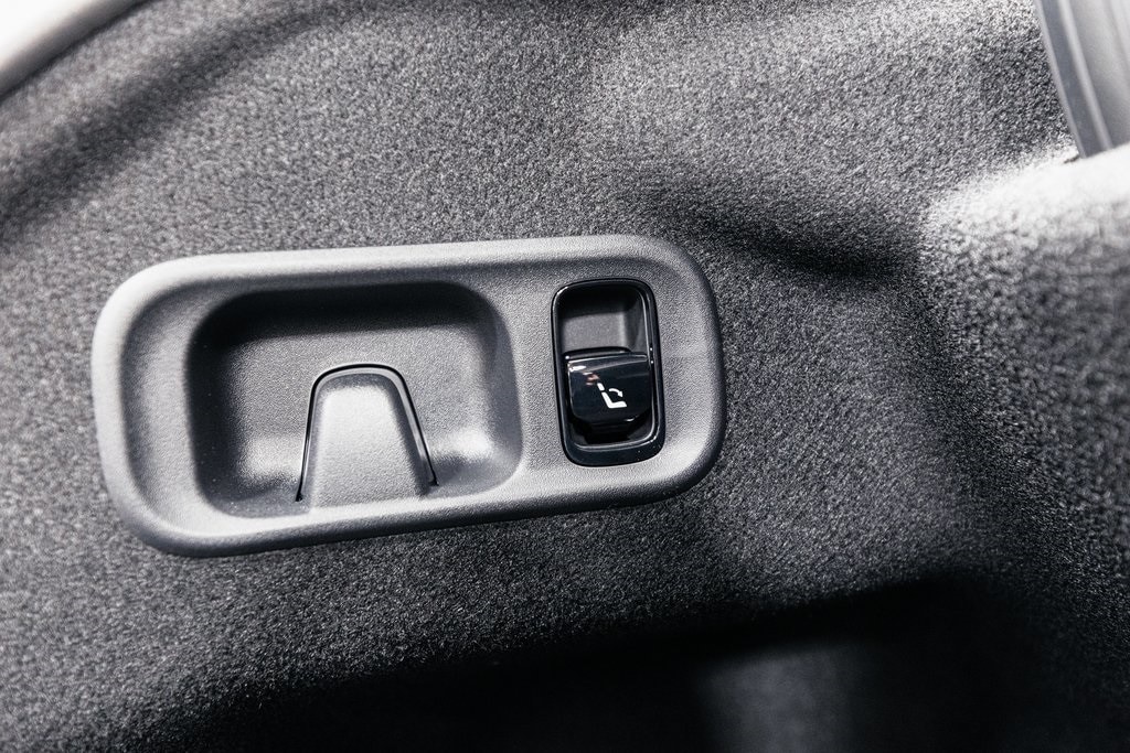 2025 MERCEDES-BENZ C-CLASS - Image 34