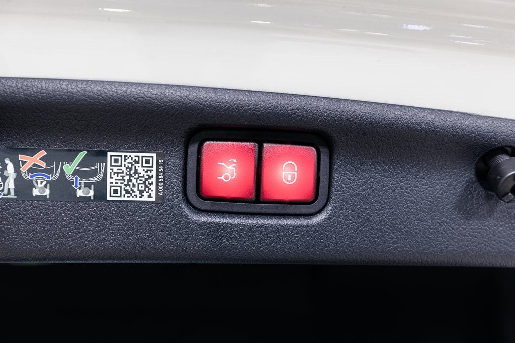 2025 MERCEDES-BENZ C-CLASS - Image 35