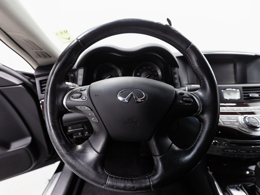 2016 INFINITI Q70L - Image 11