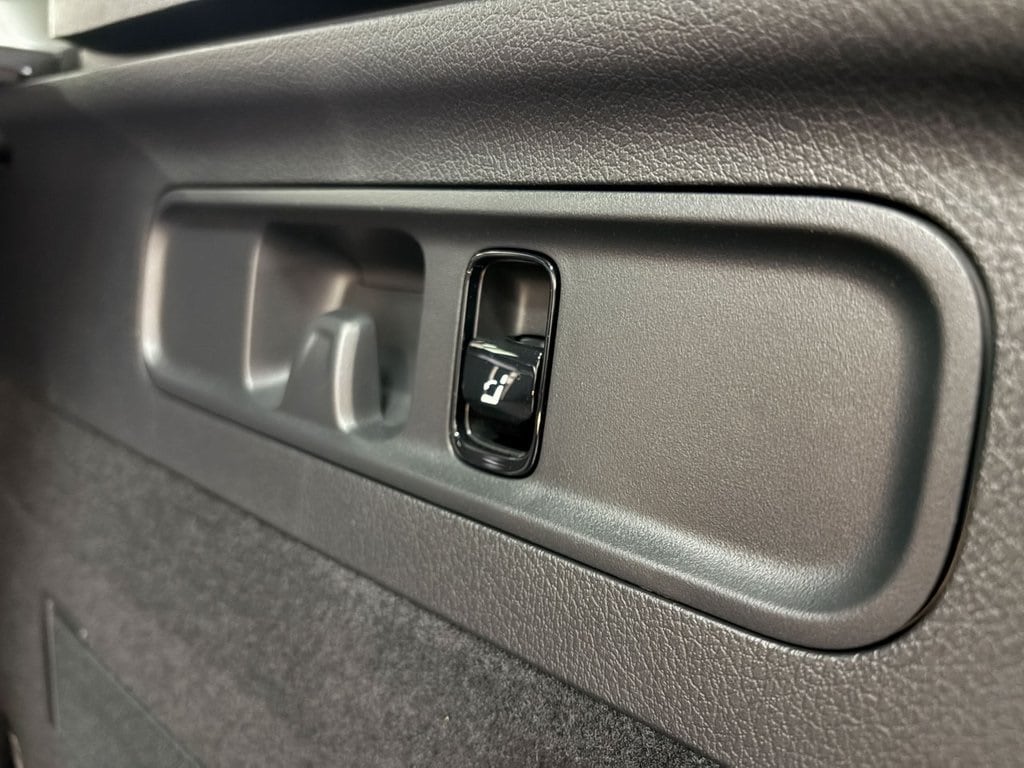 2025 MERCEDES-BENZ GLC-CLASS - Image 32