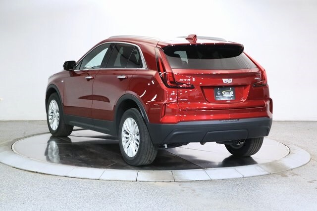 2024 Cadillac XT4 Luxury photo 2