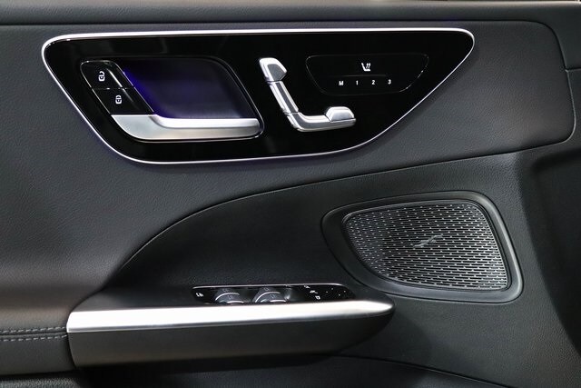 2025 Mercedes Benz C 300 4MATIC photo 3