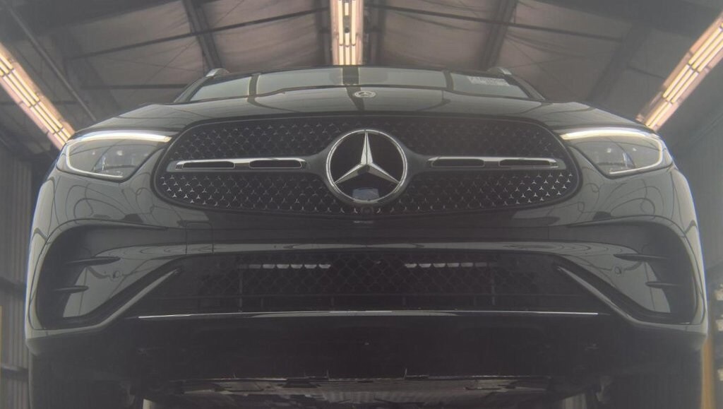 2025 Mercedes Benz GLC 350e 4MATIC photo 3