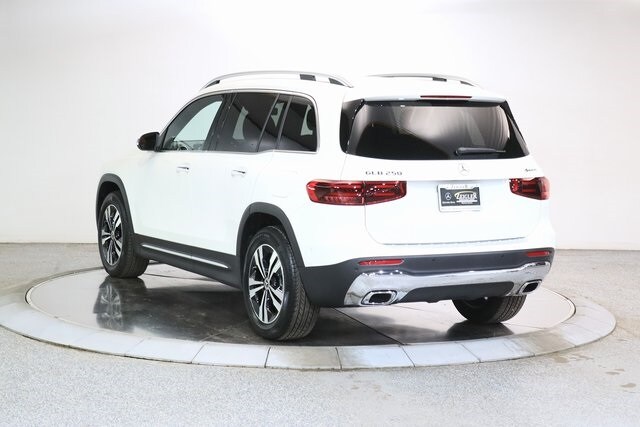 2025 Mercedes Benz GLB 250 4MATIC photo 2