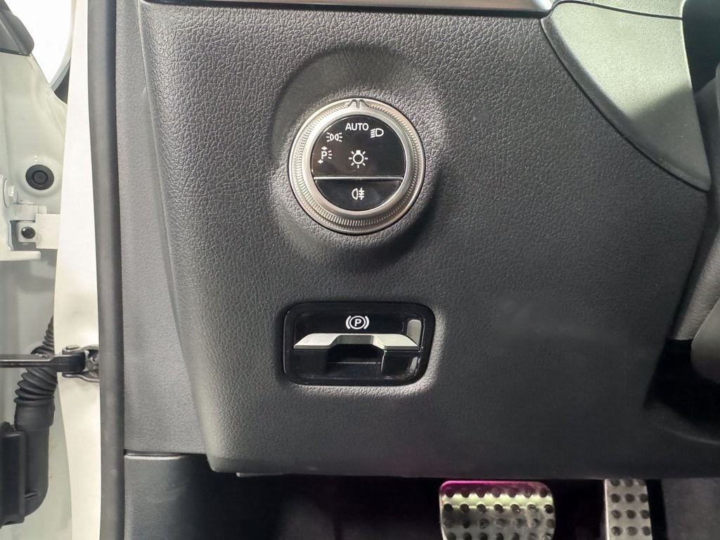 2025 MERCEDES-BENZ C-CLASS - Image 10