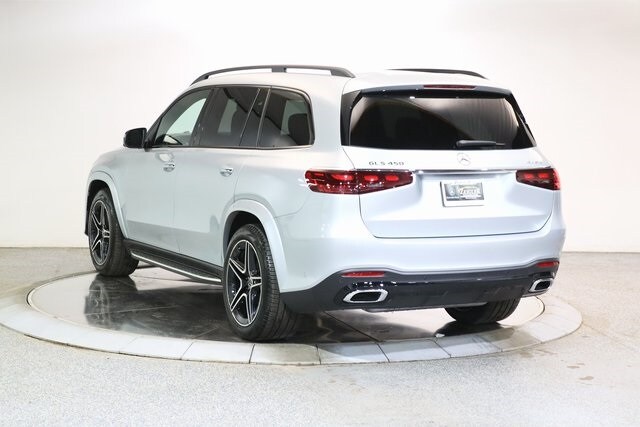 2025 Mercedes Benz GLS 450 4MATIC photo 2