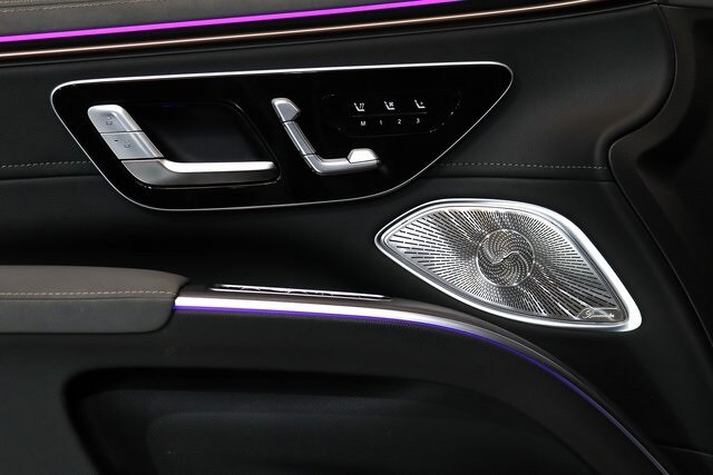 2023 Mercedes Benz EQS SUV 580 4MATIC photo 3