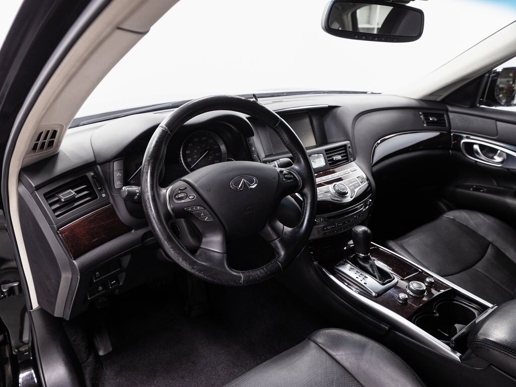 2016 INFINITI Q70L - Image 8