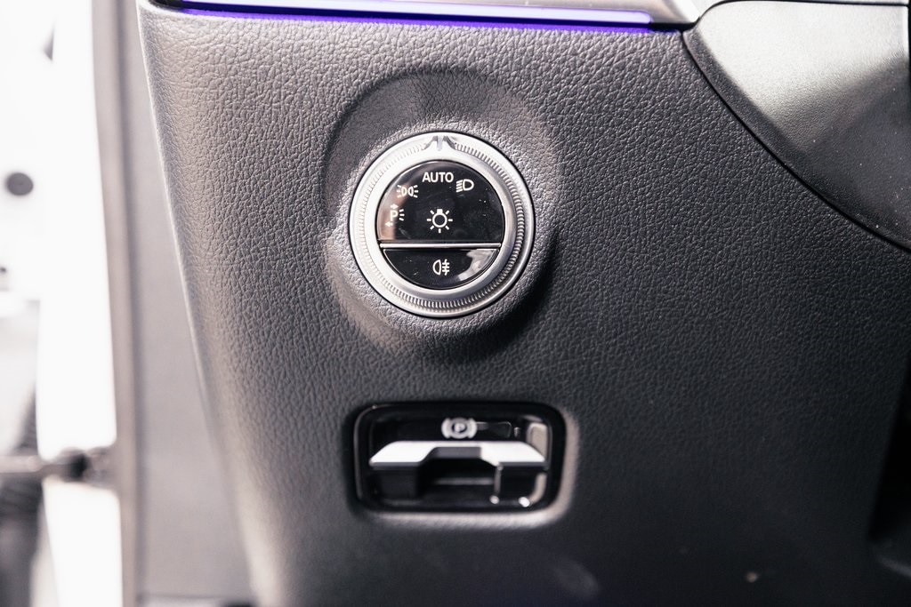 2025 MERCEDES-BENZ C-CLASS - Image 10