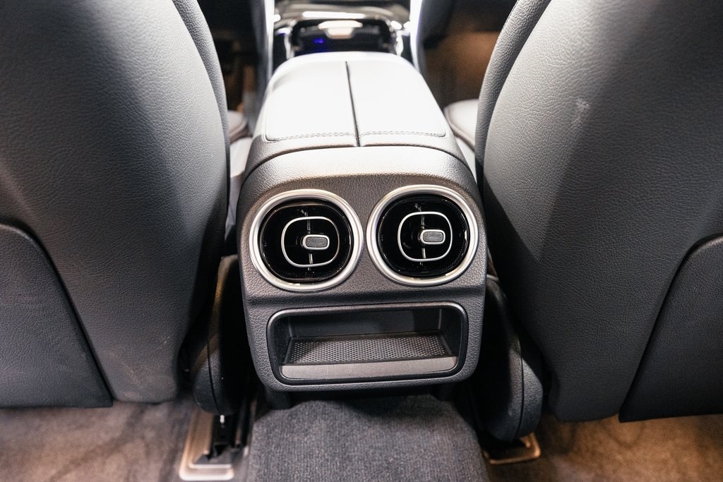 2025 MERCEDES-BENZ C-CLASS - Image 30