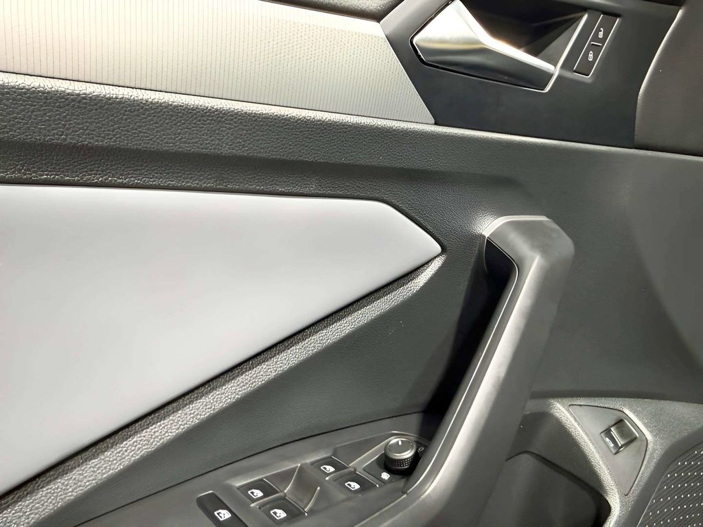 2025 Volkswagen Jetta SE - Photo 19