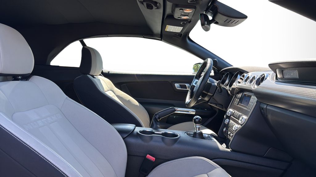 2022 Ford Mustang EcoBoost - Photo 8